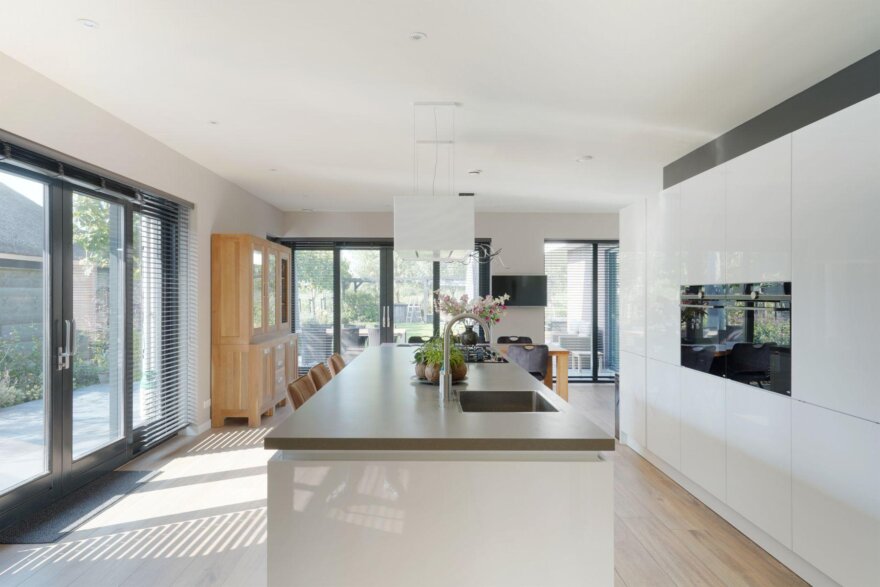 zoekt u een inspiratie foto van een woonkamer in een moderne strakke woning? 